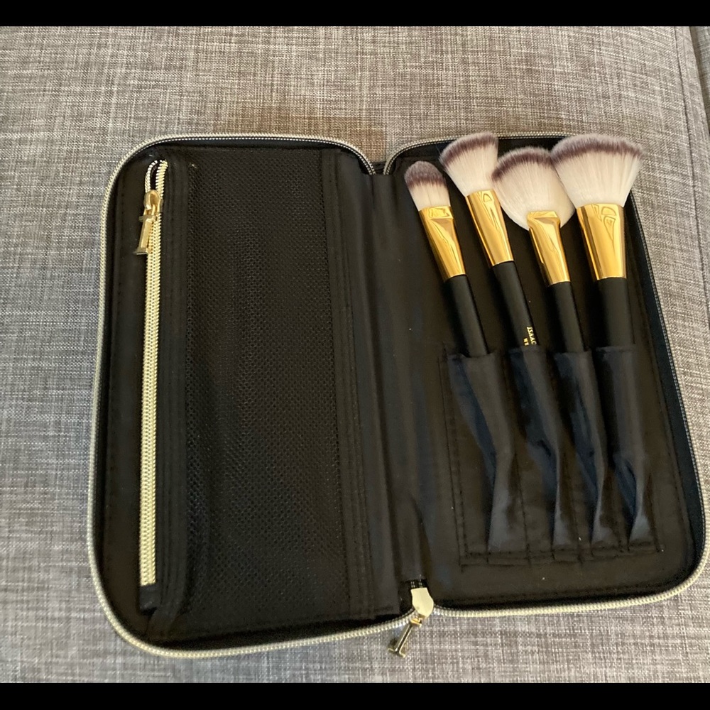 Make up brush set